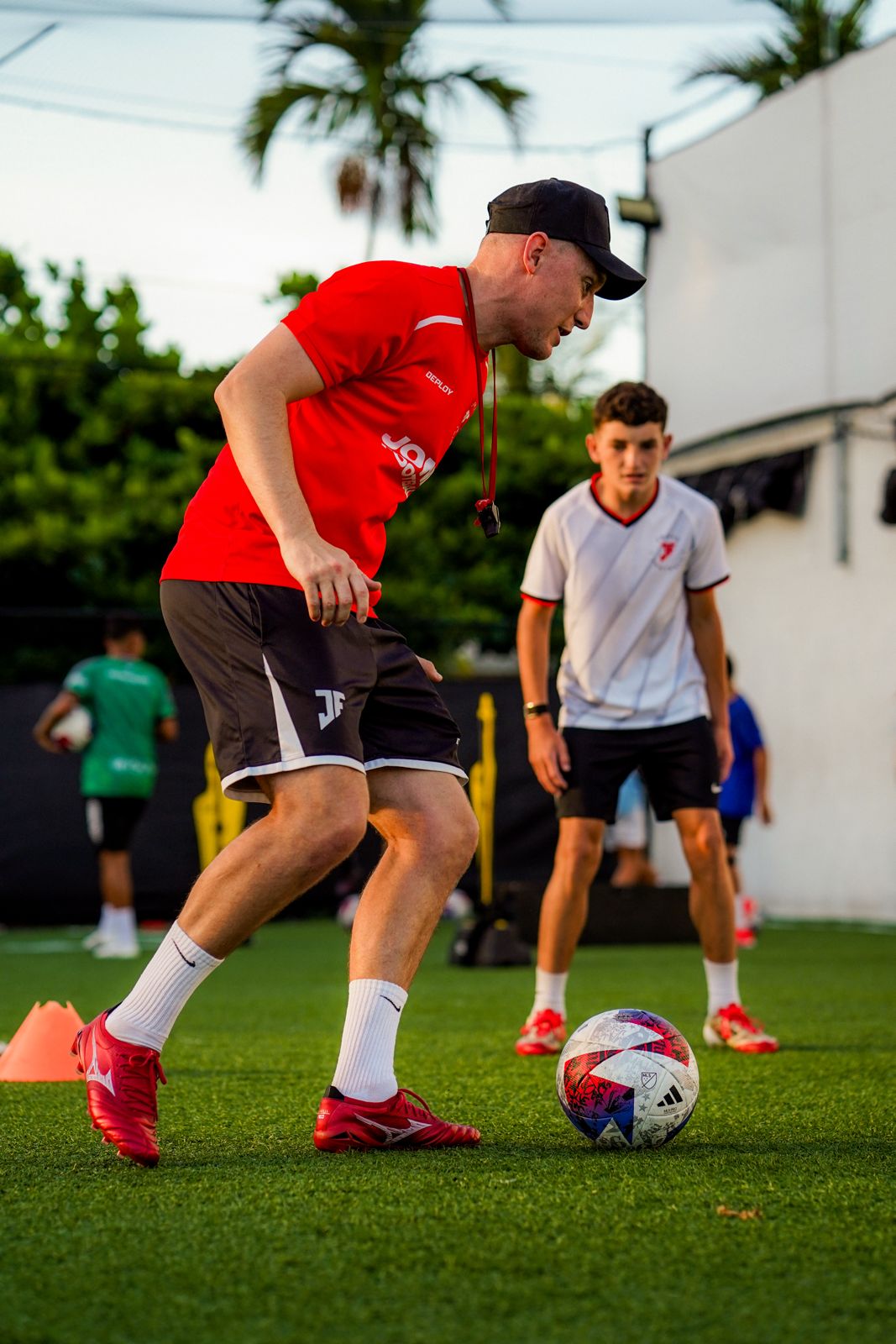 Lee Jones coaching on the pitch