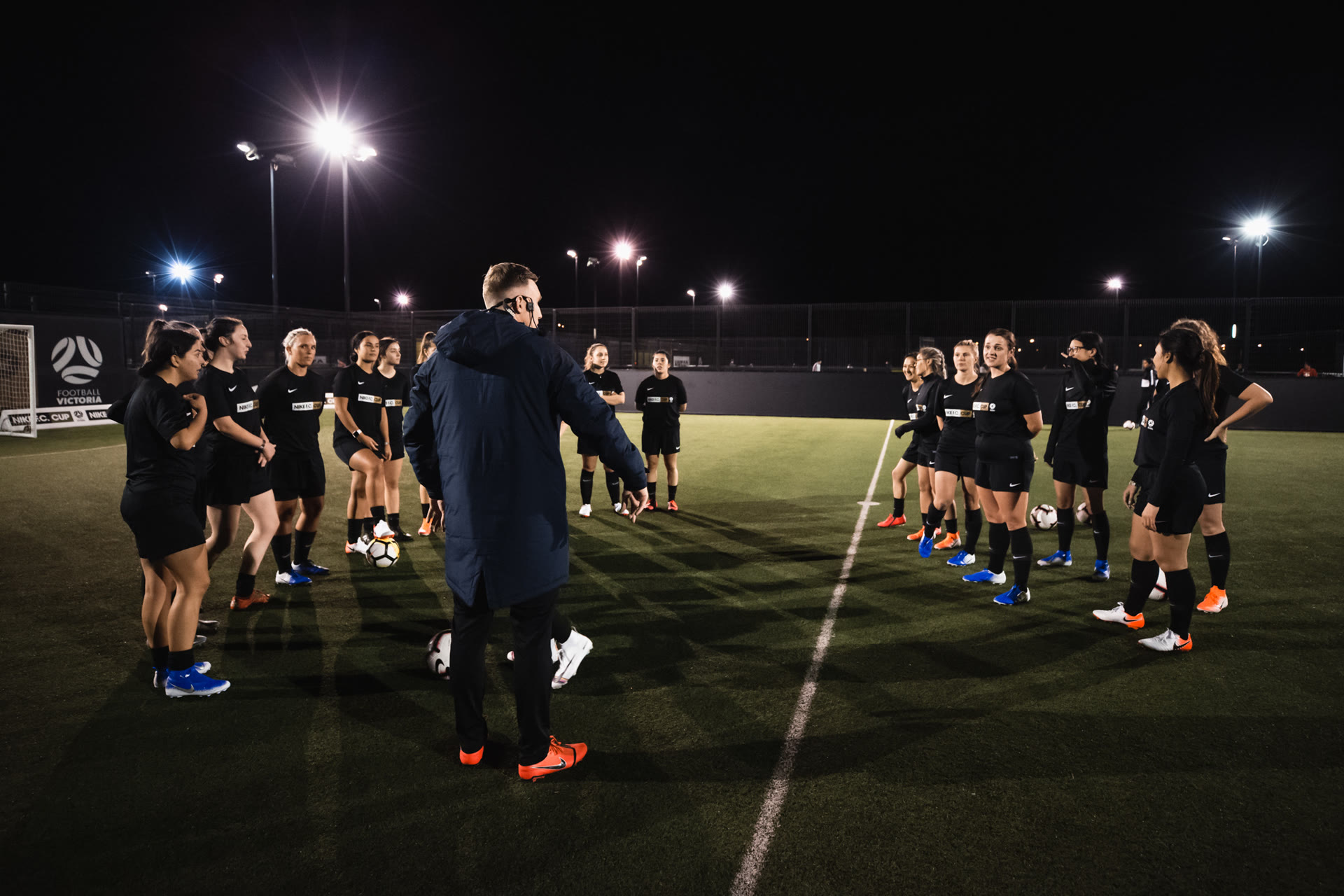 Lee Jones coaching a team